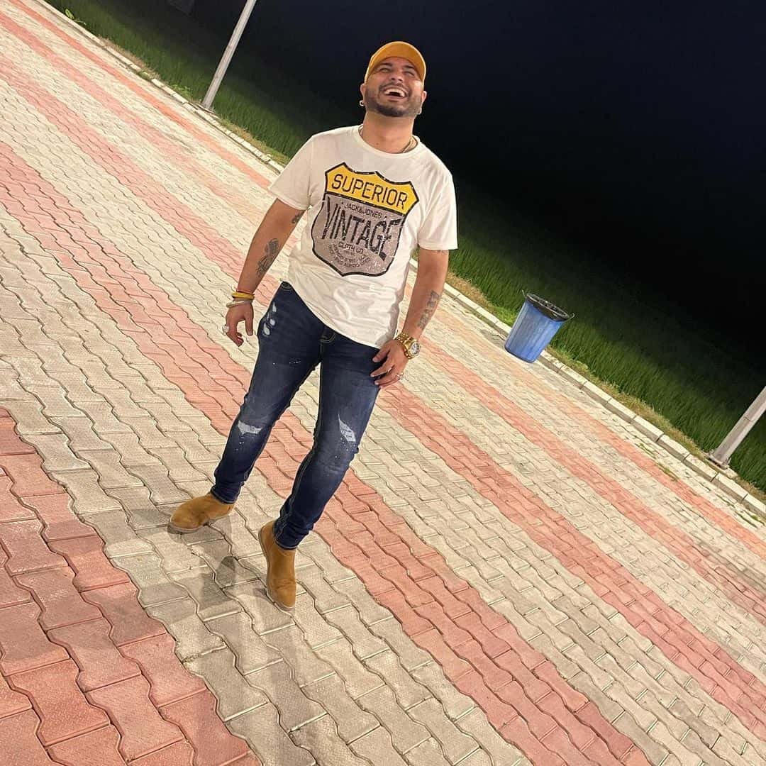 B Praak Wallpaper
