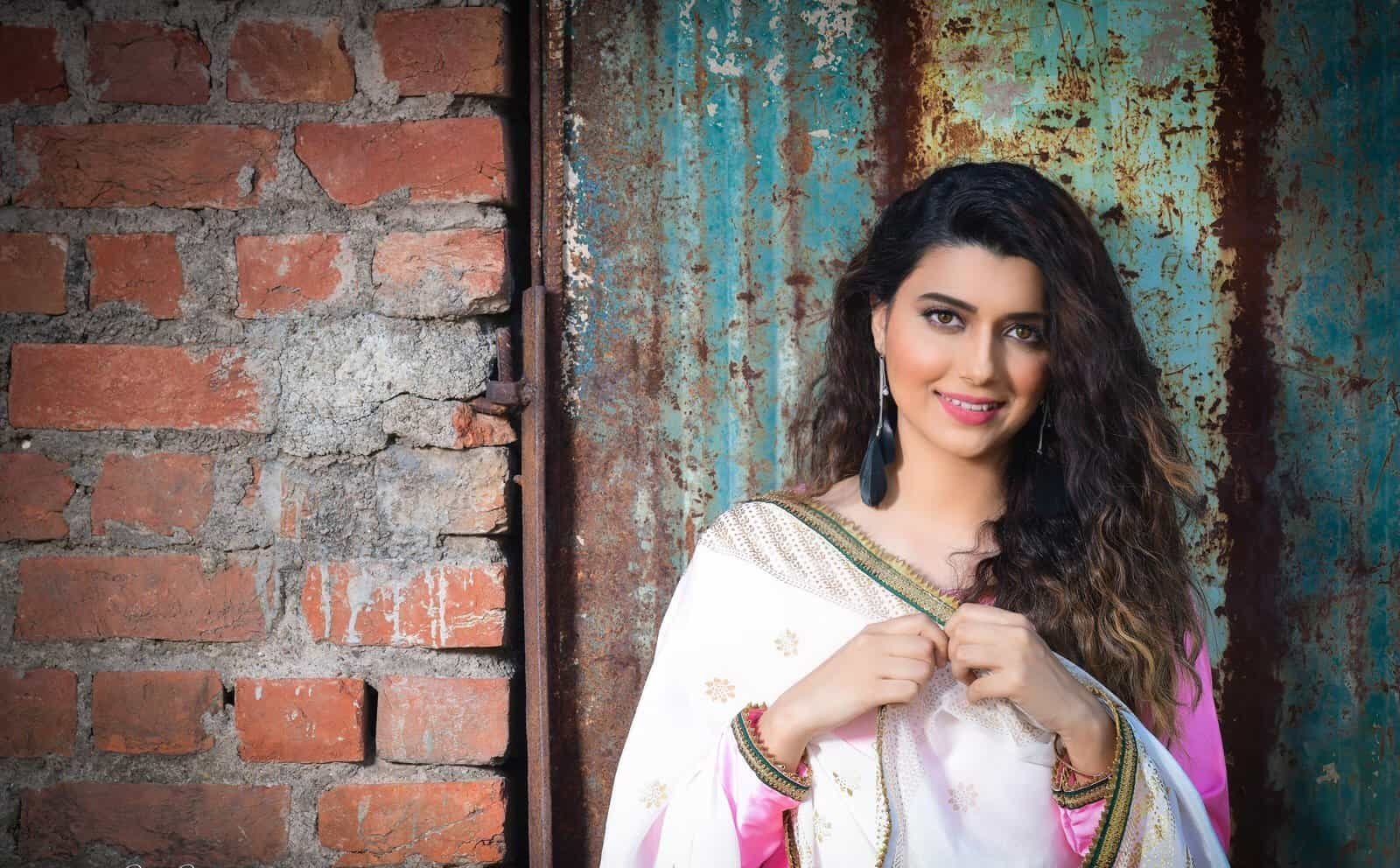 Nimrat Khaira Pic