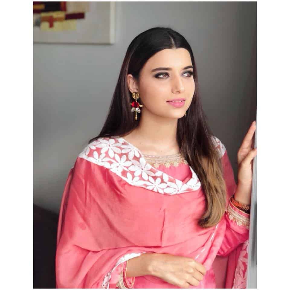 Nimrat Khaira Pic