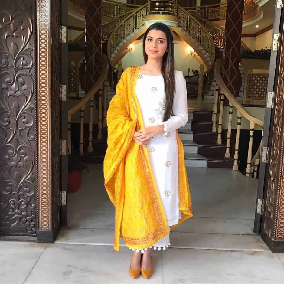 Nimrat Khaira Photo