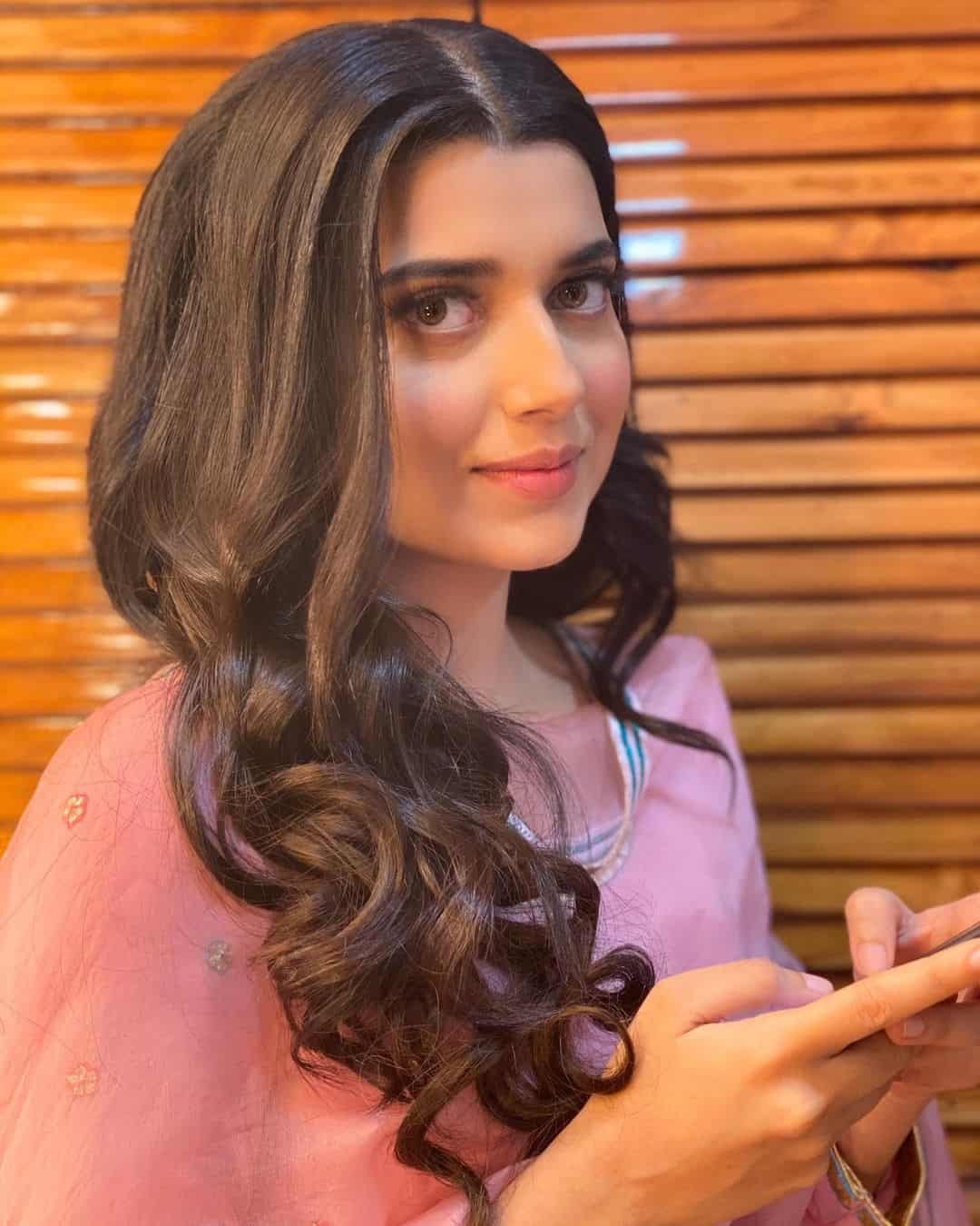 Nimrat Khaira Image