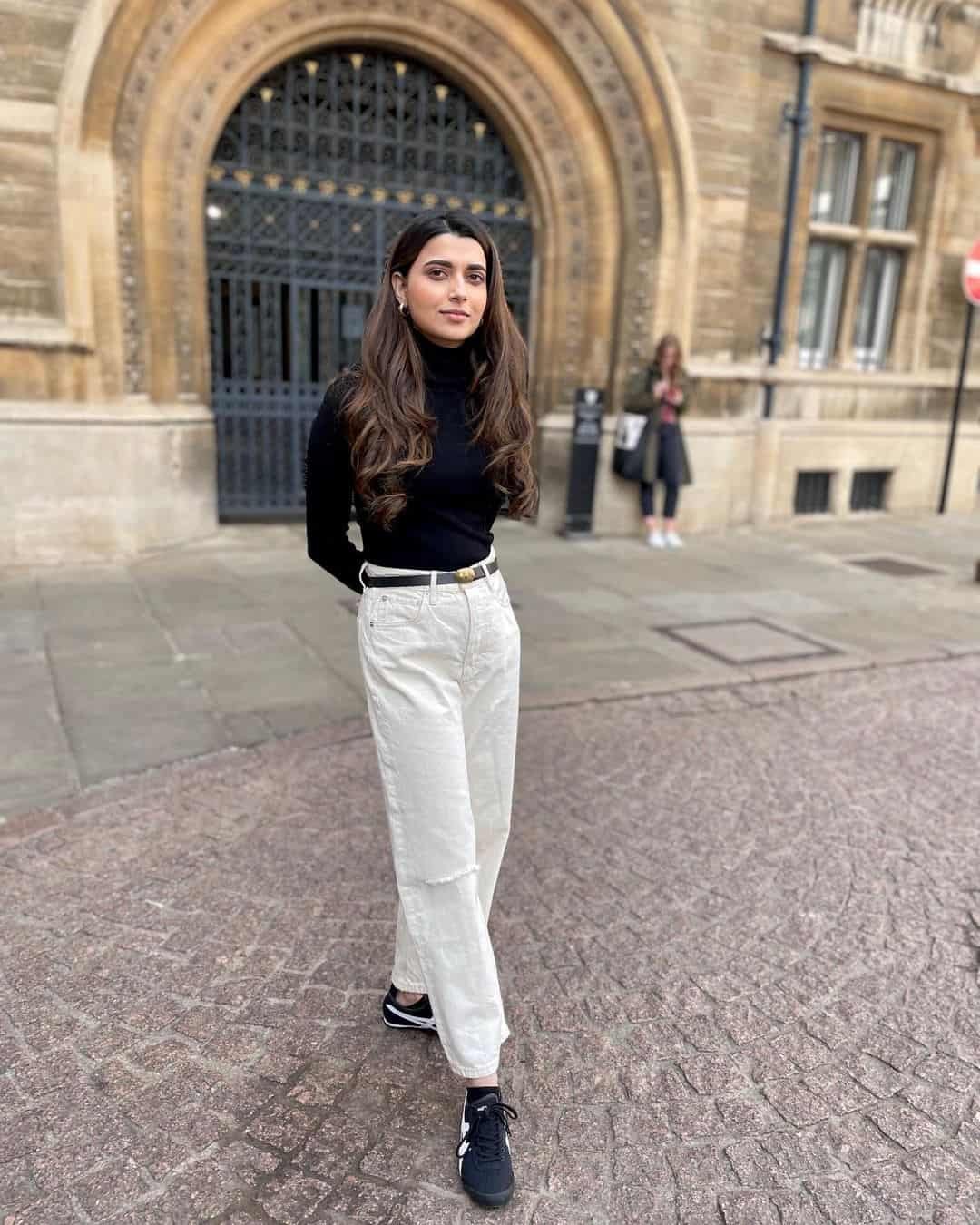 Nimrat Khaira Wallpaper