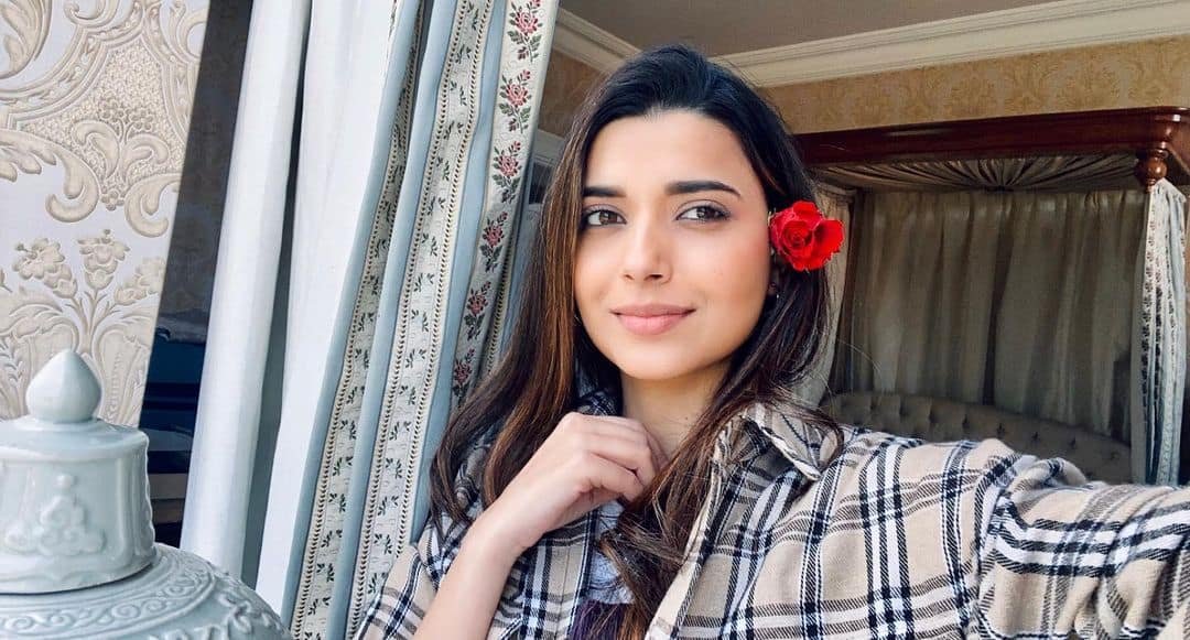 Nimrat Khaira Wallpaper