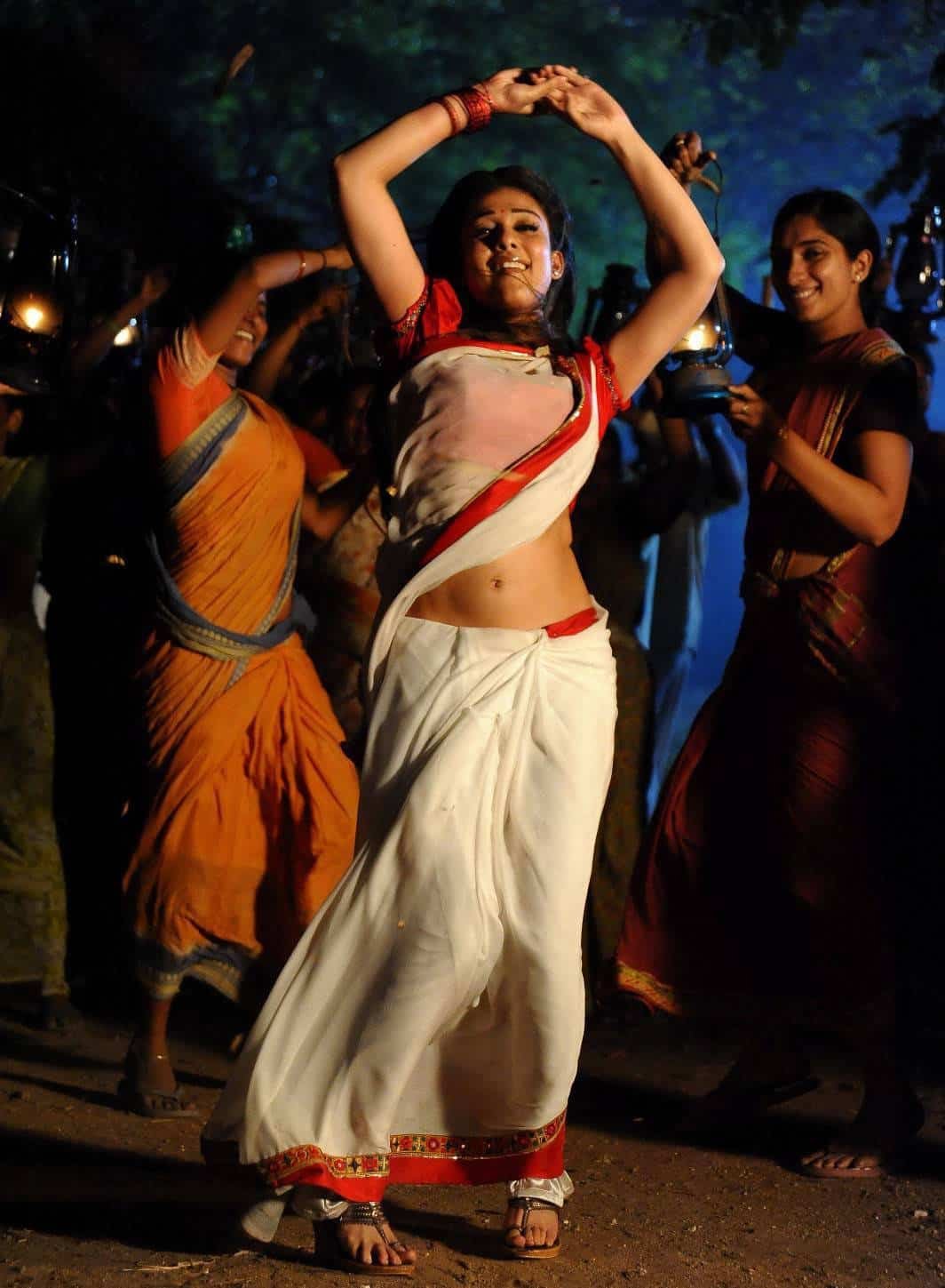 Nayanthara Images in Saree