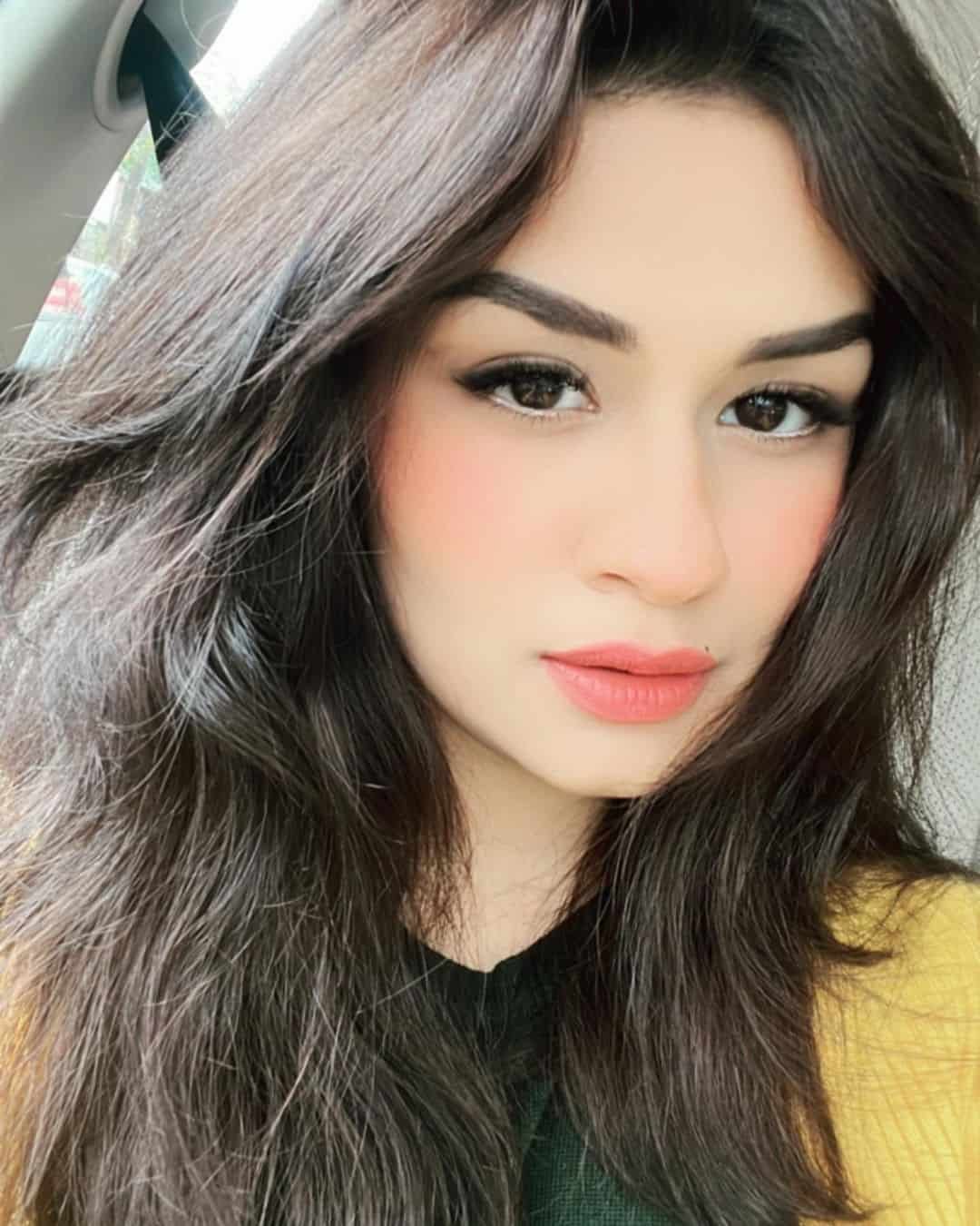 Avneet Kaur Wallpaper