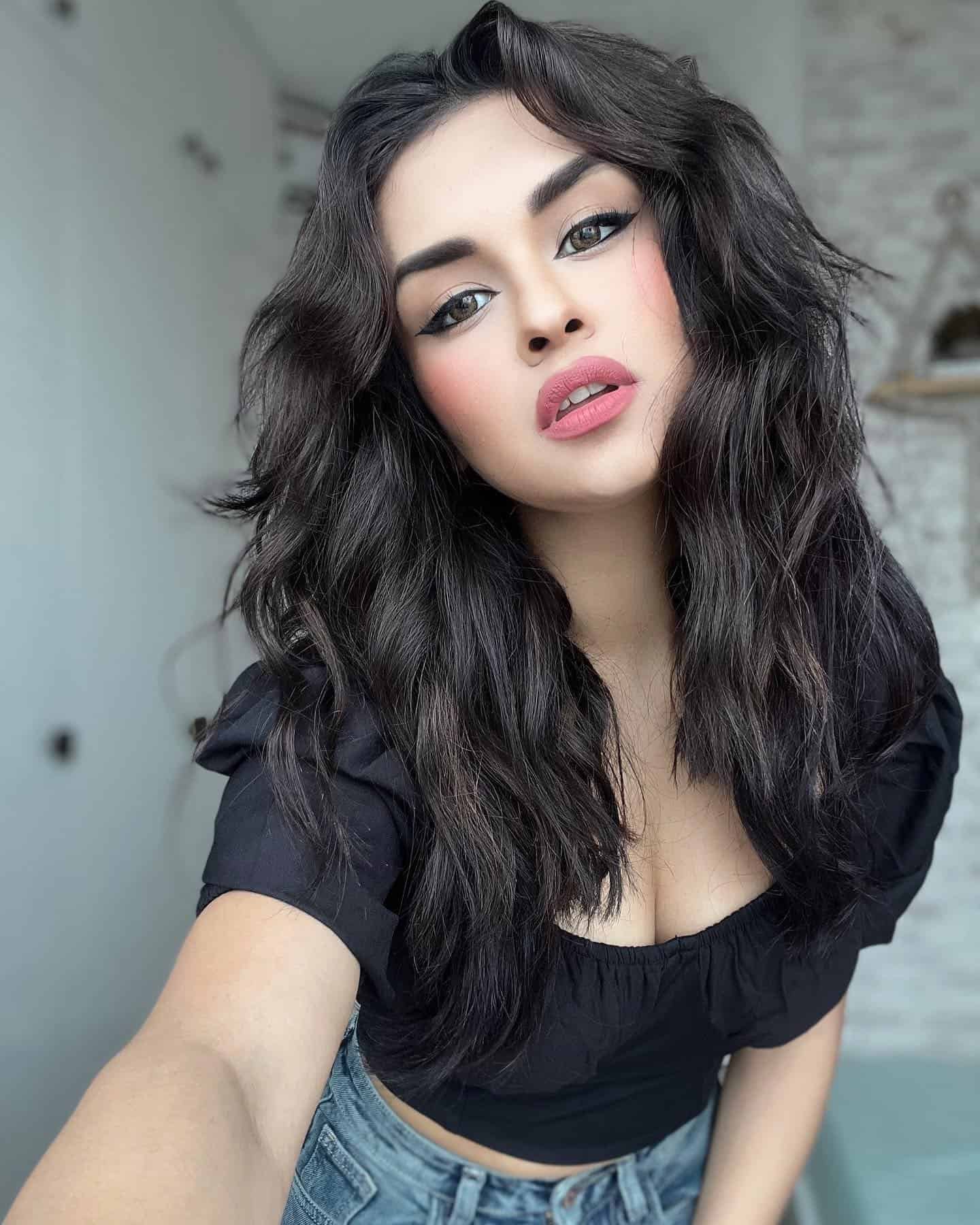 Avneet Kaur Photos