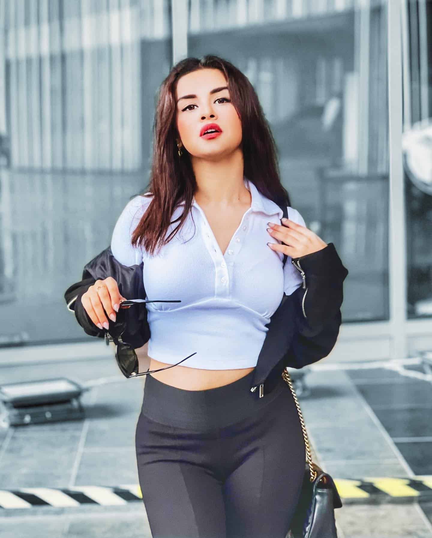 Avneet Kaur Photos HD