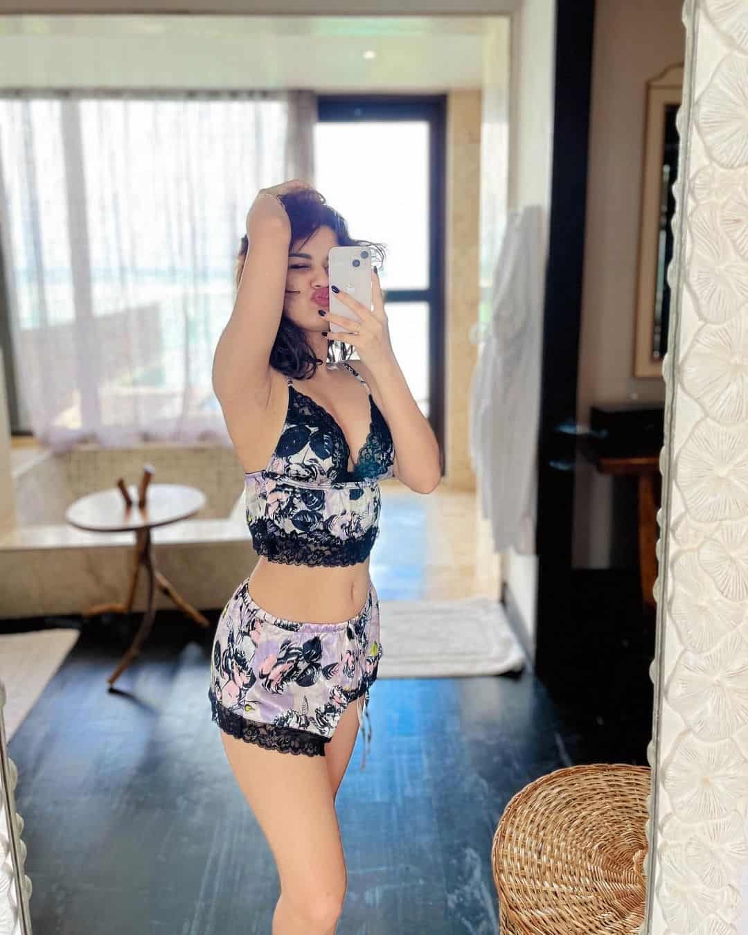 Avneet Kaur Pic