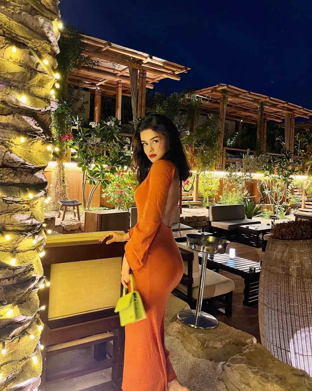 Avneet Kaur Images