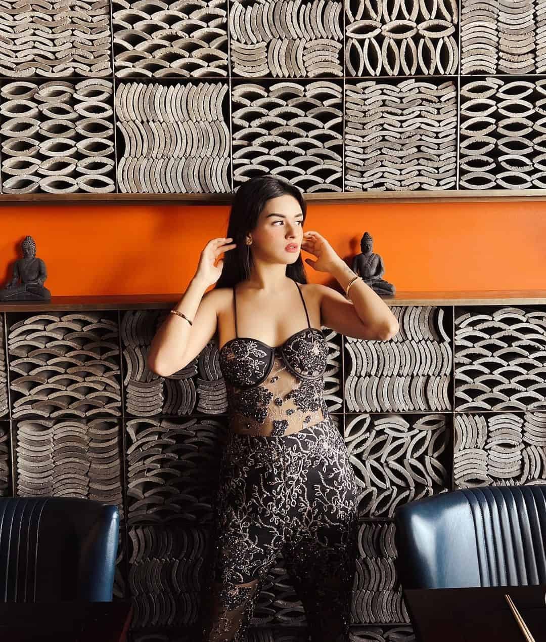 Avneet Kaur Images