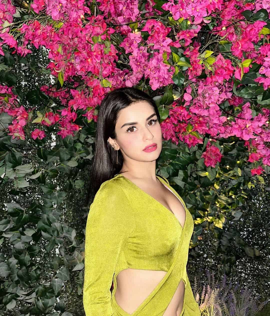 Avneet Kaur Images