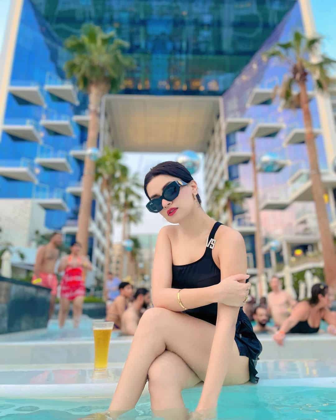 Avneet Kaur Images