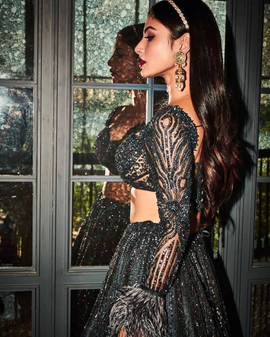 Mouni Roy Wallpaper