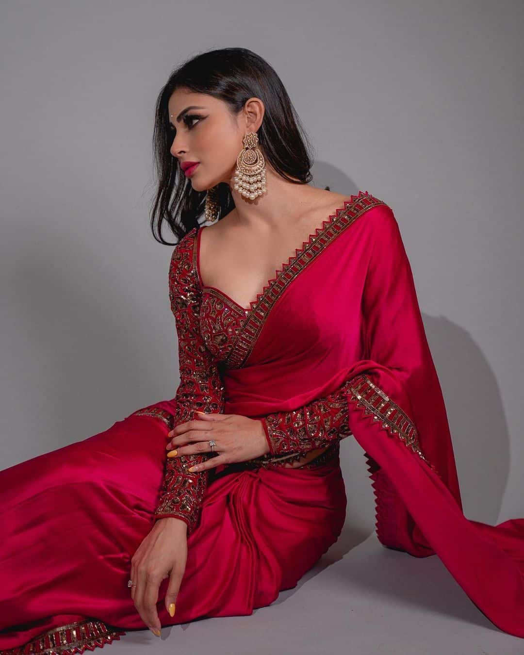 Mouni Roy Wallpaper