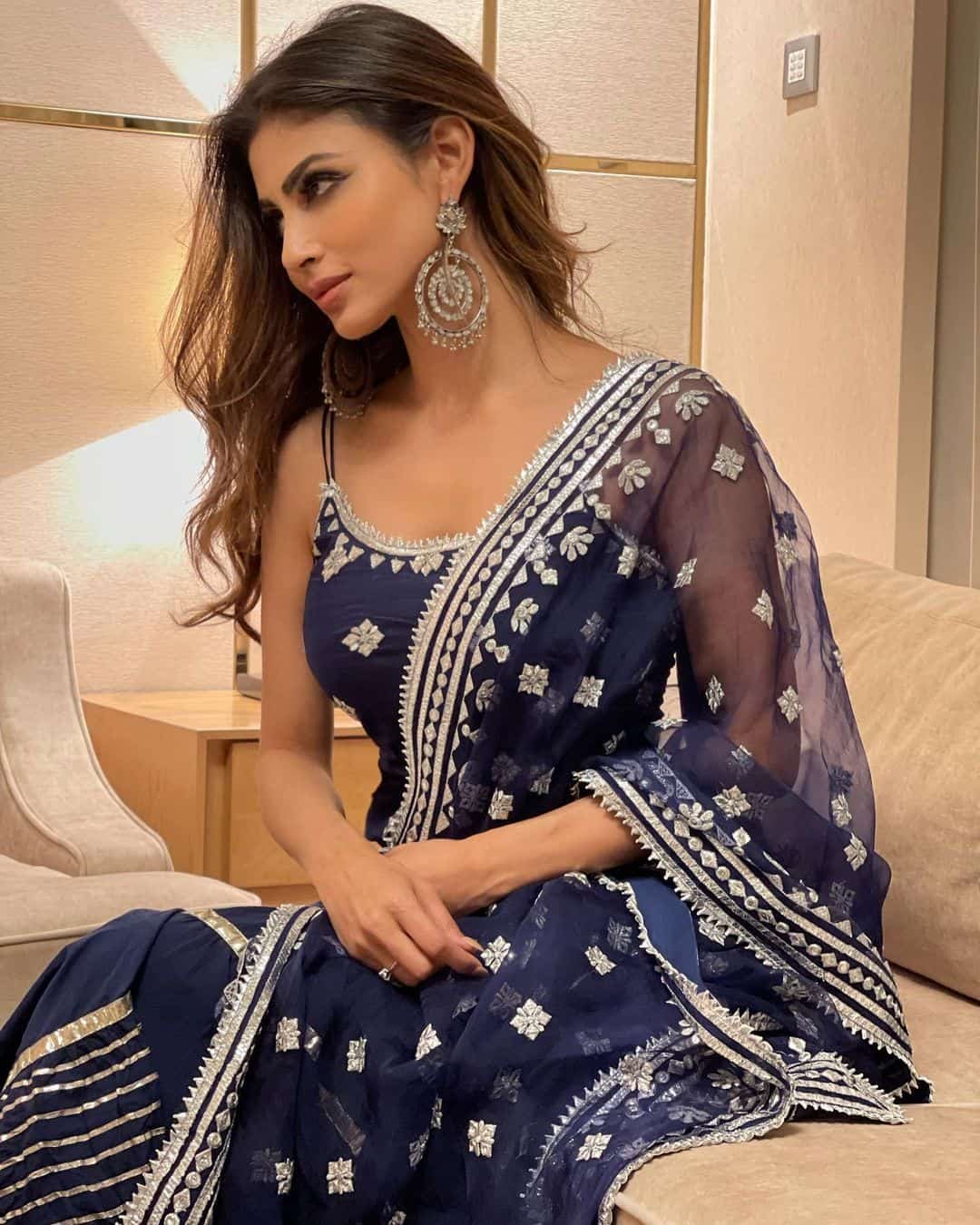 Mouni Roy Photo HD
