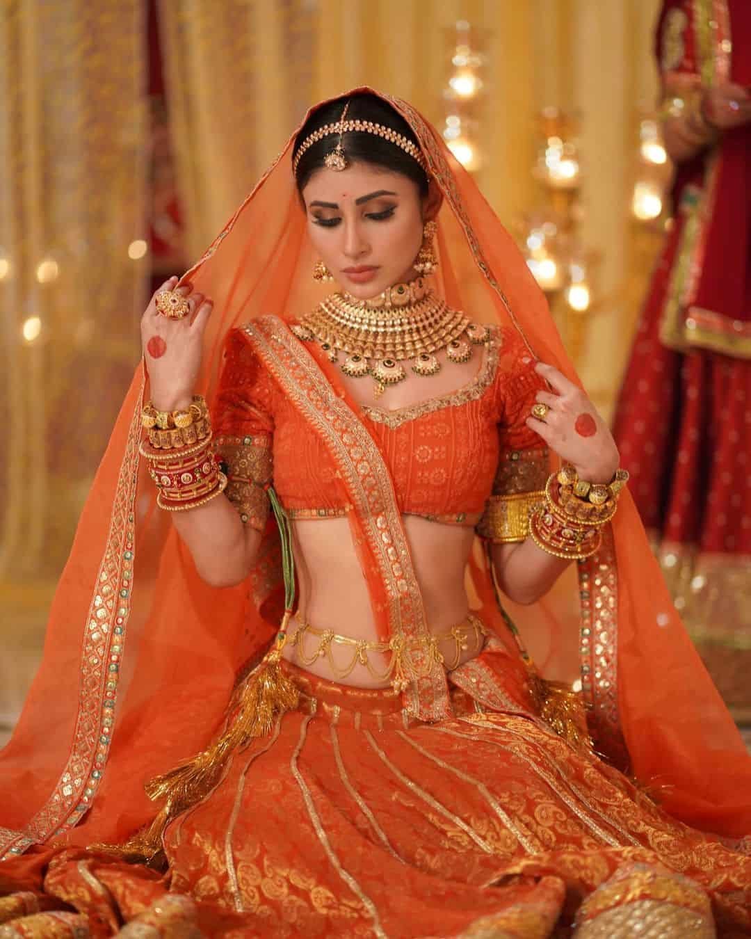 Mouni Roy Photo in Saree