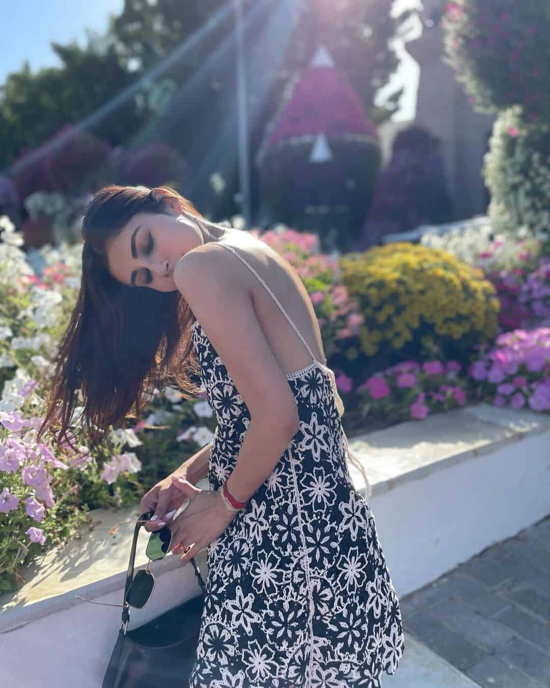 Mouni Roy Photo