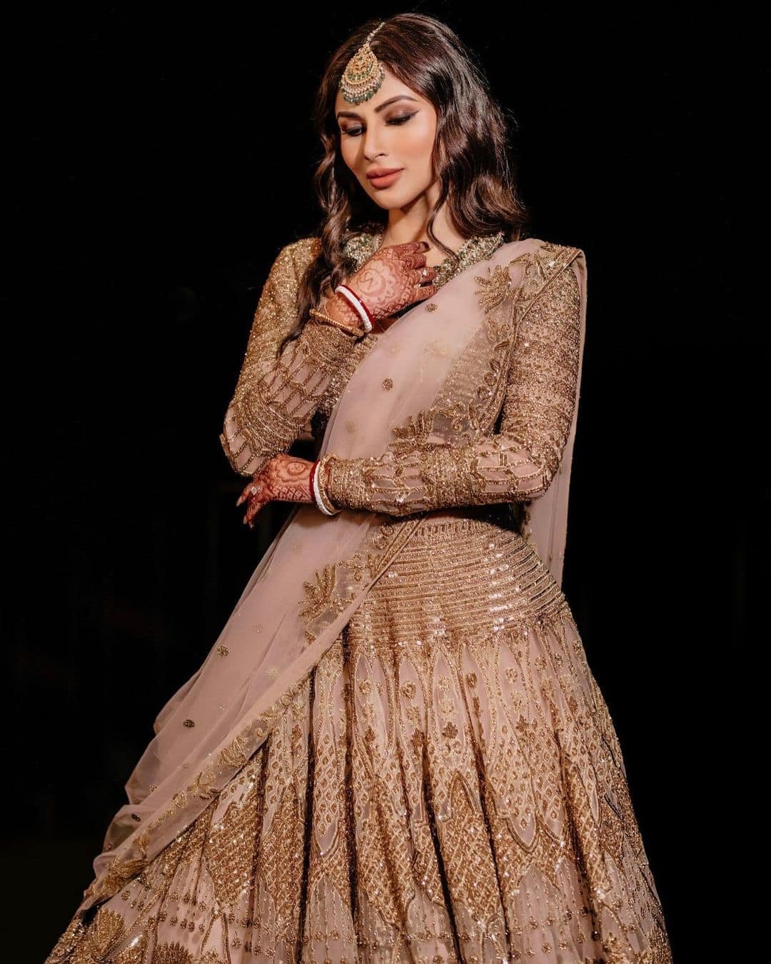 Mouni Roy Photo in Saree