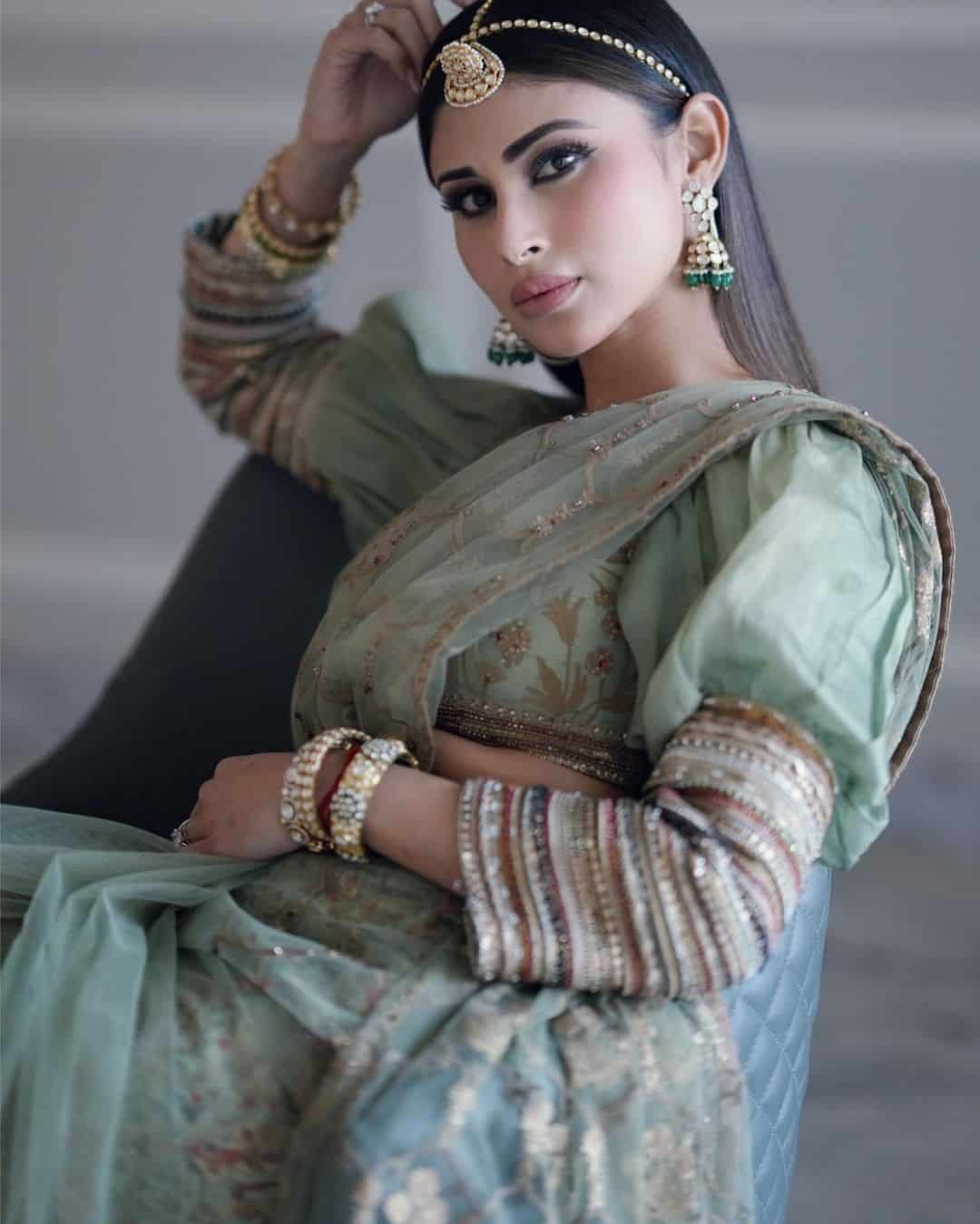 Mouni Roy Photo in Saree