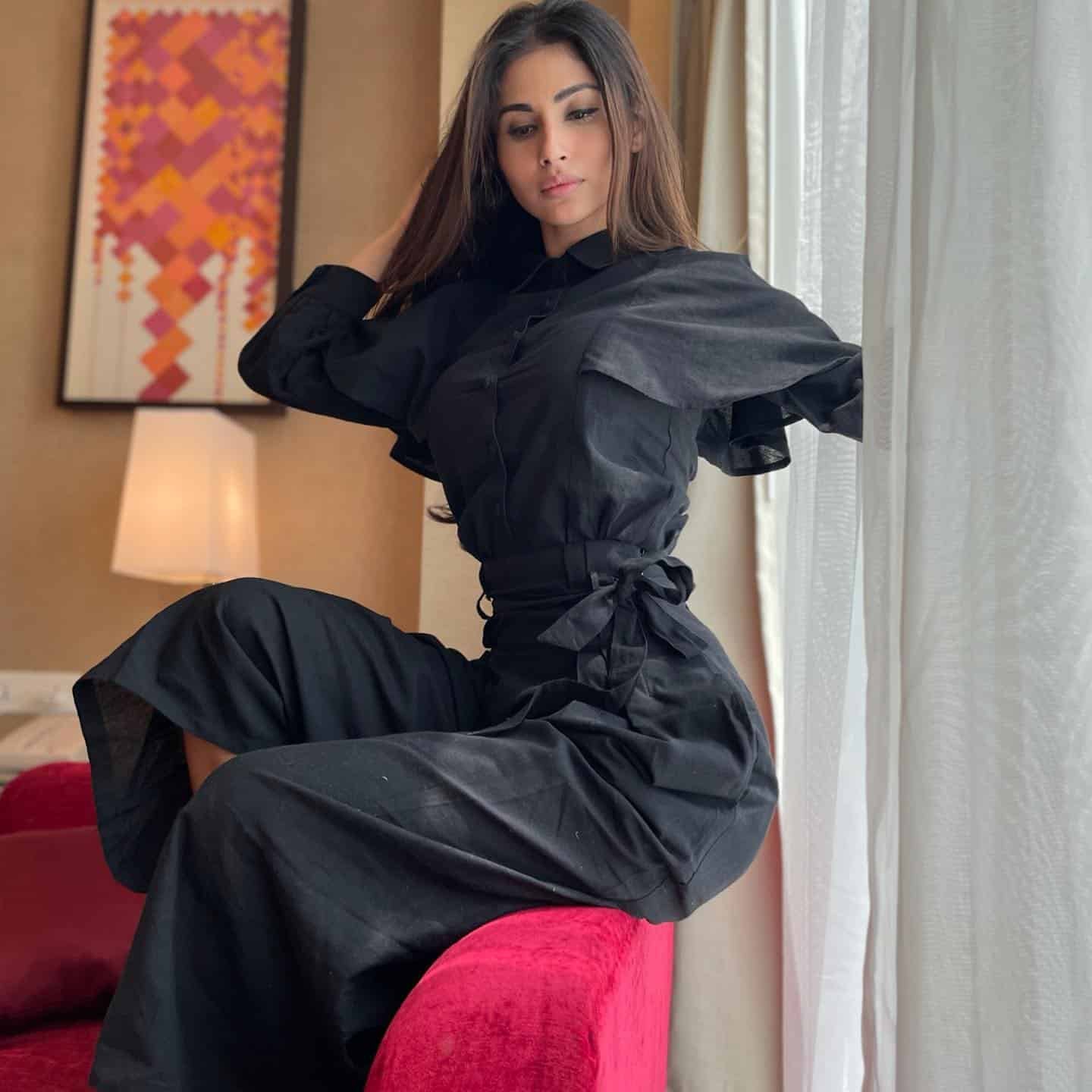 Mouni Roy Photo