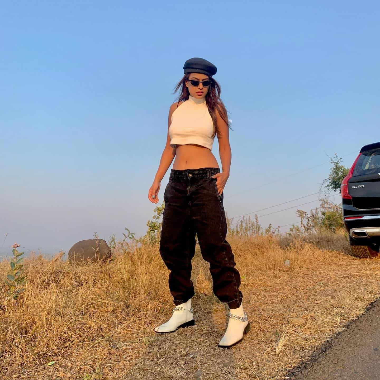 Nia Sharma Photos HD