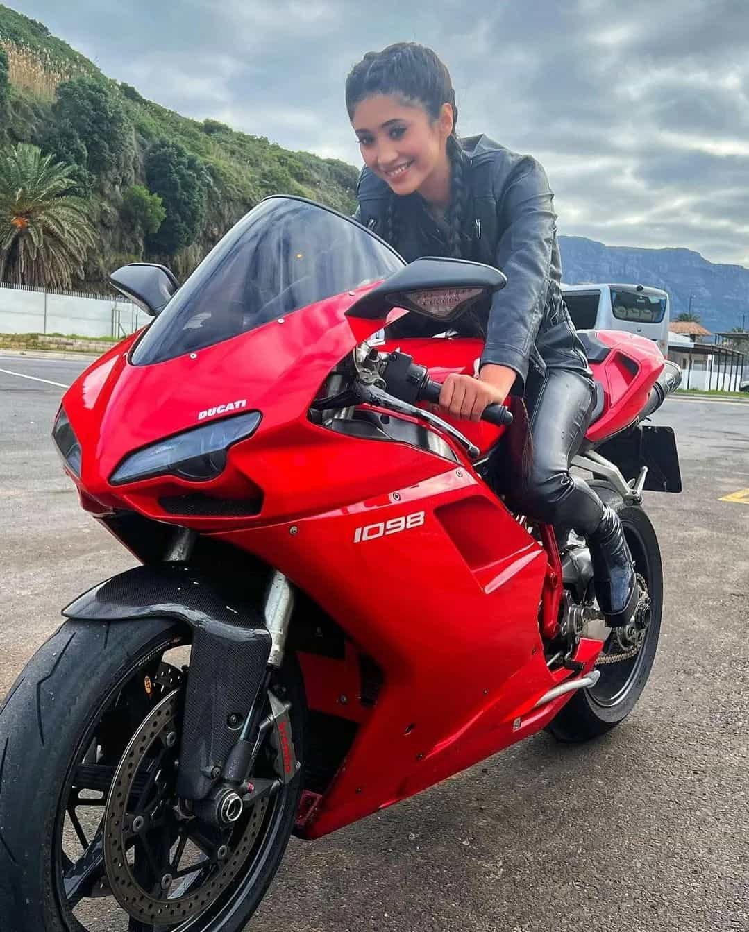 New Shivangi Joshi Pics