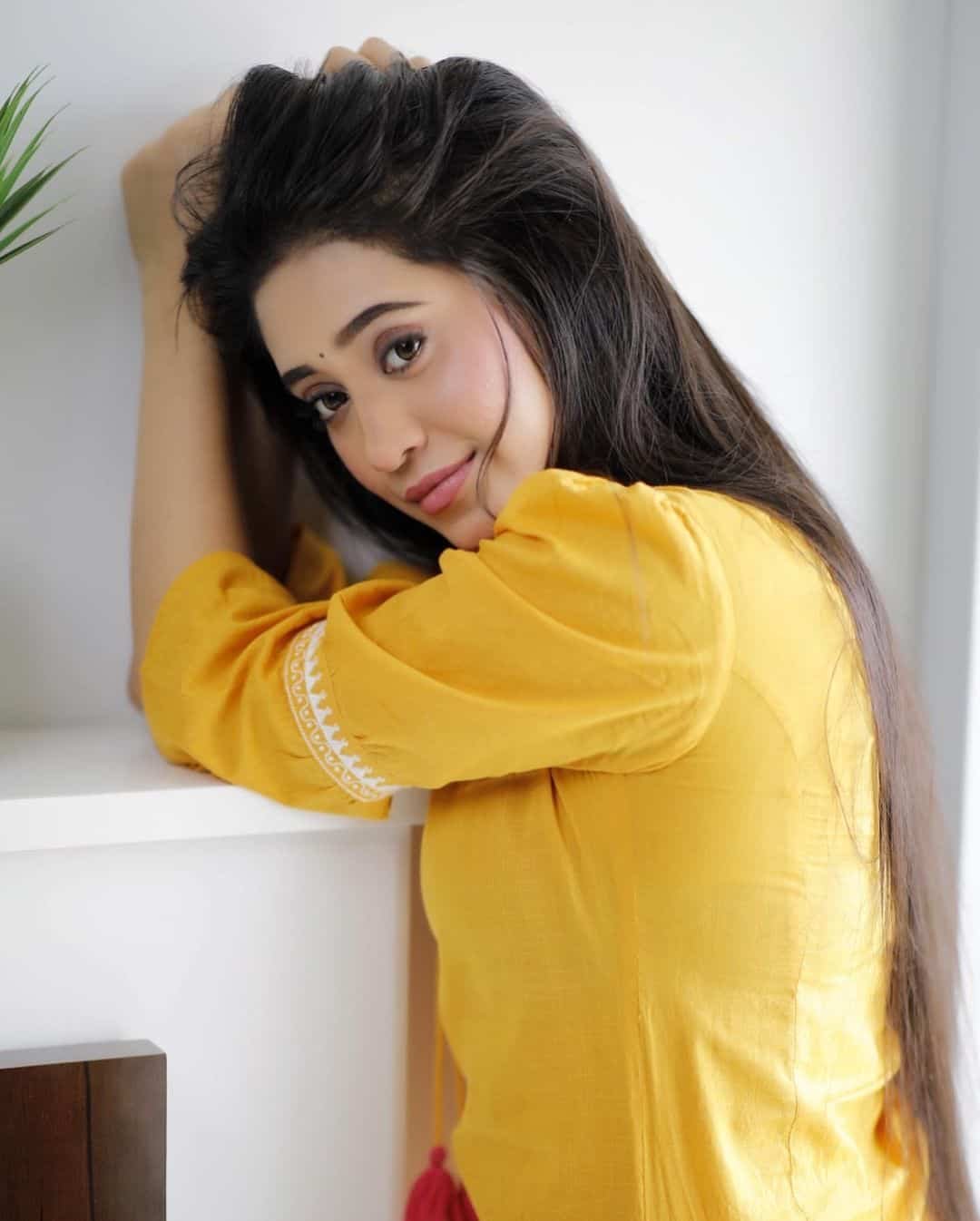 Shivangi Joshi Pic in Suit