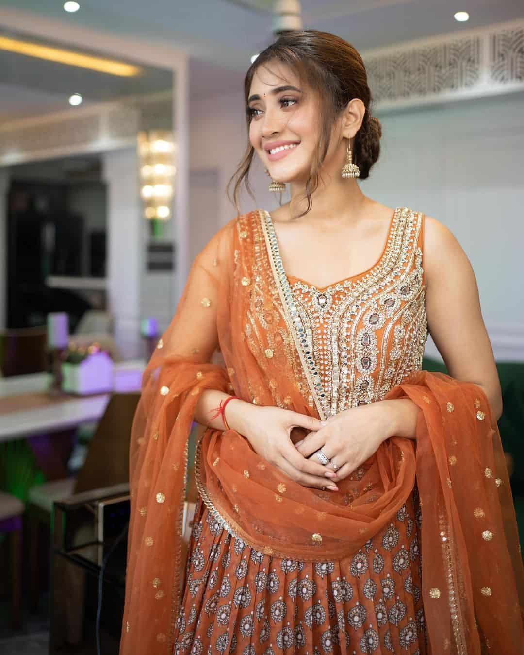 Shivangi Joshi Pic in Suit