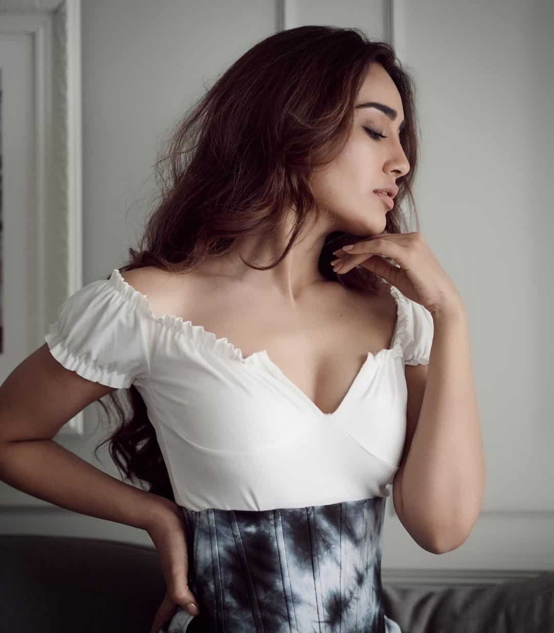 Surbhi Jyoti Pic