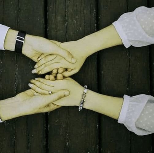 Instagram Couple Hands Pic for DP