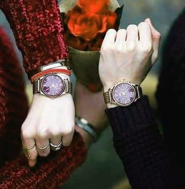 Instagram Couple Hands Pic for DP