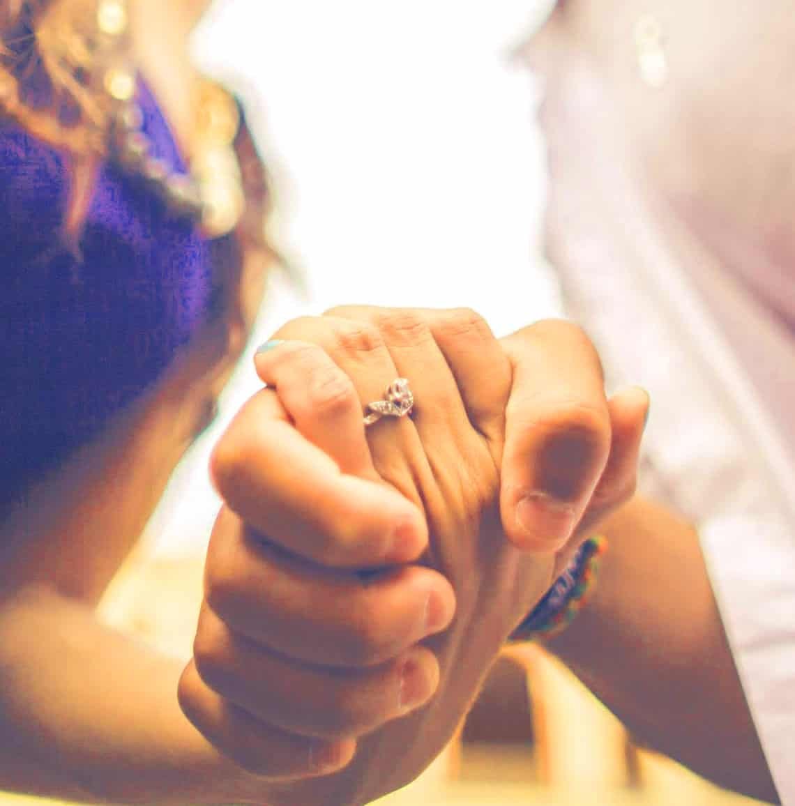 Instagram Couple Hands Pic for DP