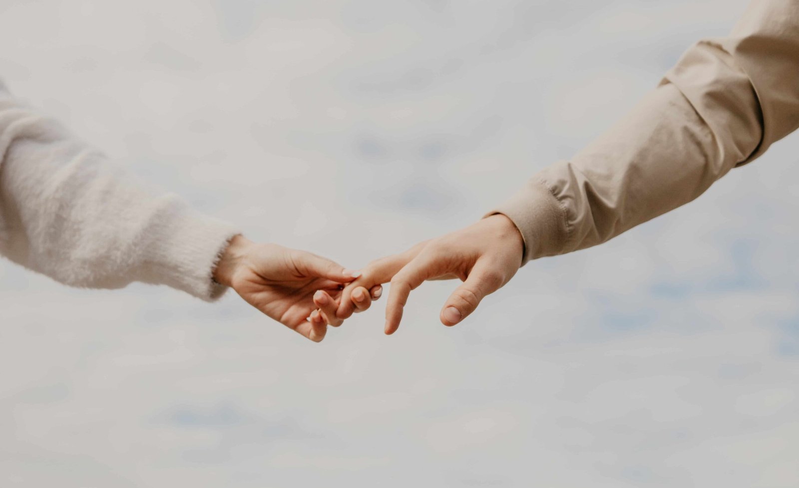 Instagram Couple Hands Pic for DP