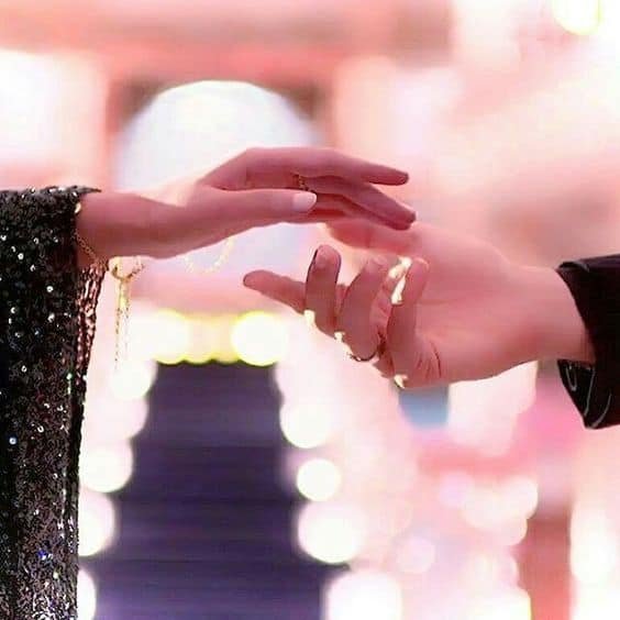 Instagram Couple Hands Pic for DP