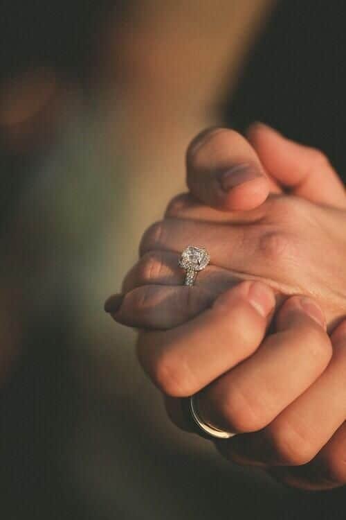 Instagram Couple Hands Pic for DP