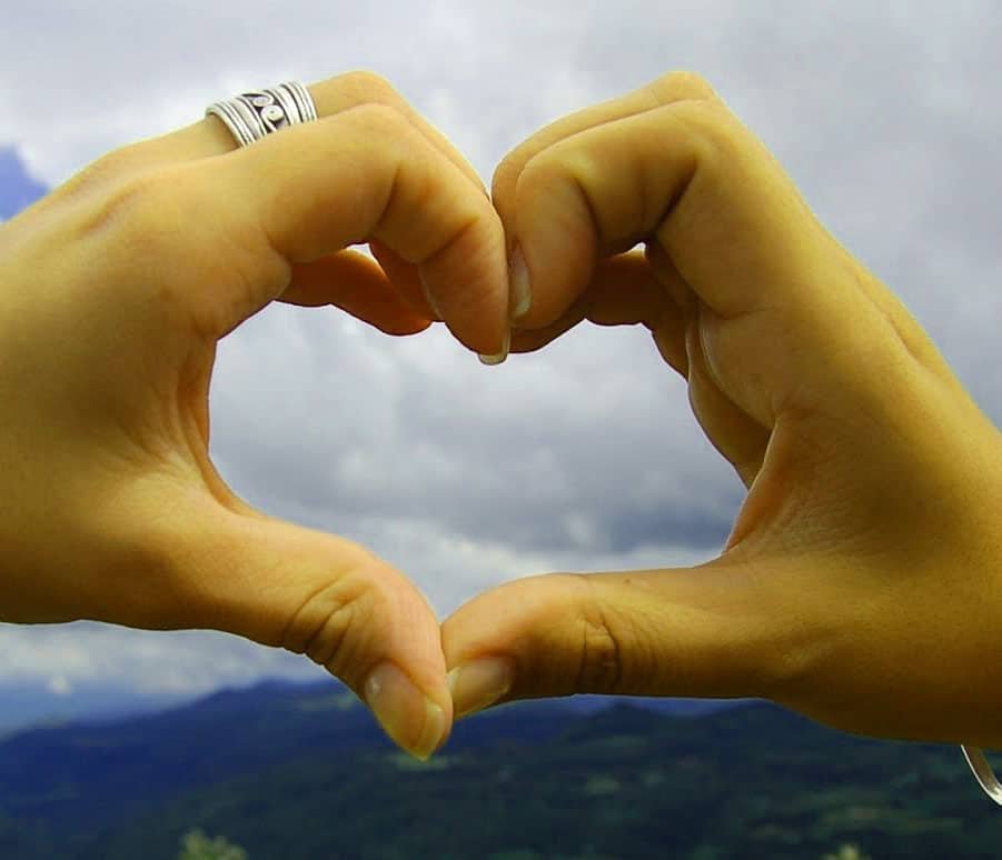 Romantic Couple Hand Pic for DP