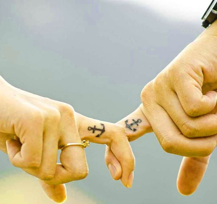 Romantic Couple Hand Pic for DP