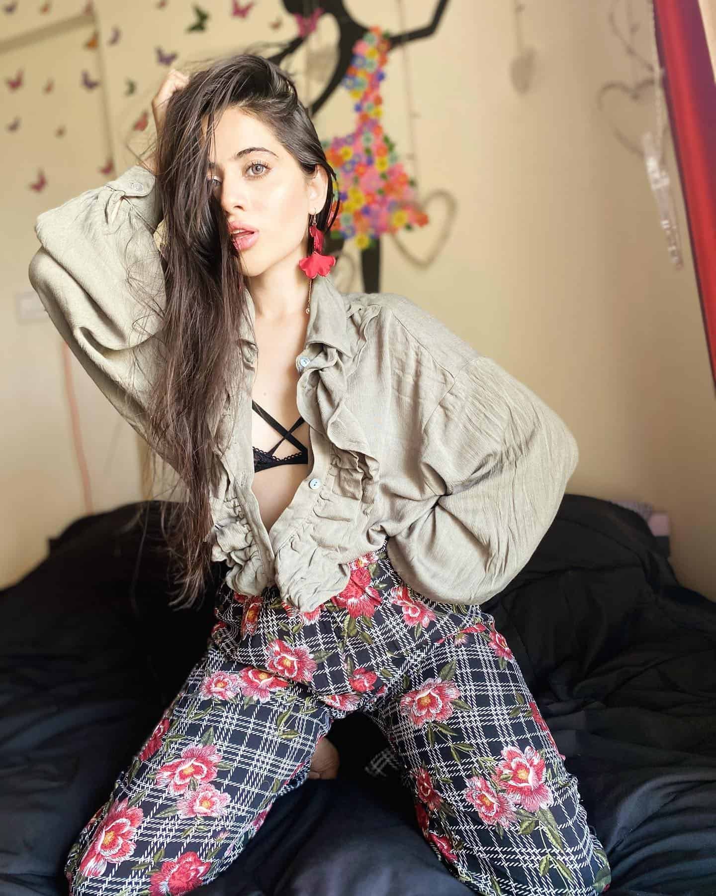 Urfi Javed Pic in Jeans