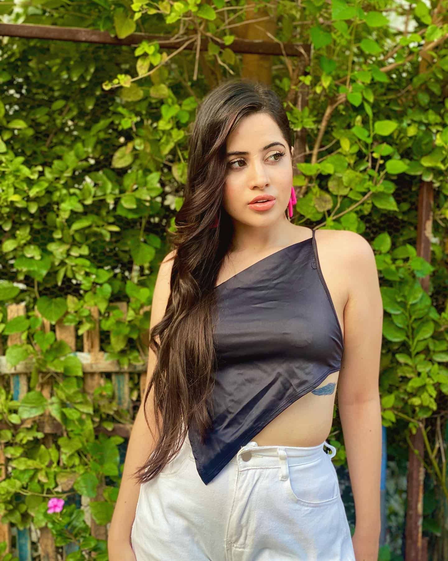 Urfi Javed Pic in Jeans