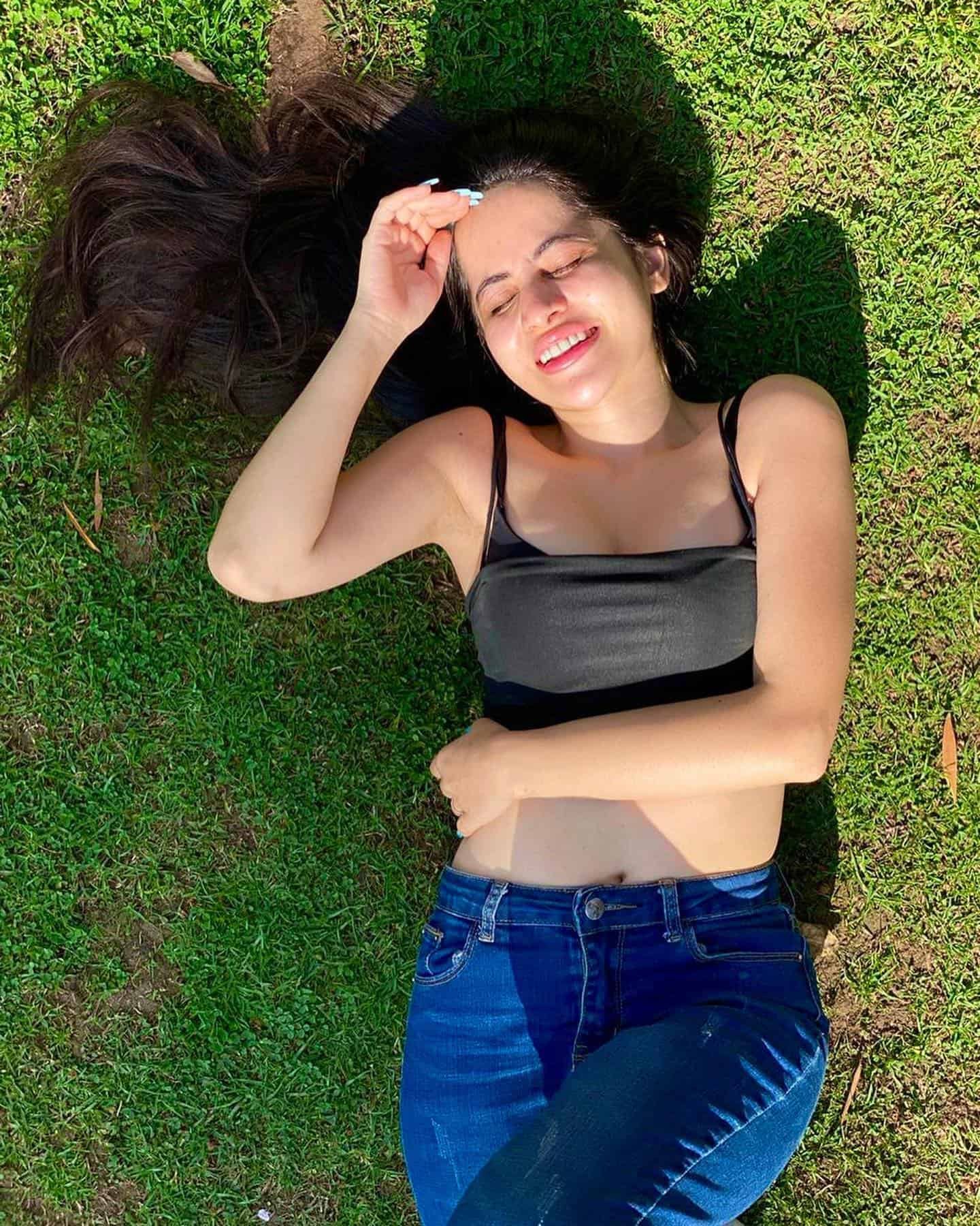 Urfi Javed Pic in Jeans