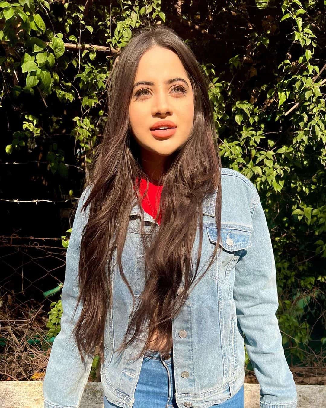 Urfi Javed Pic in Jeans