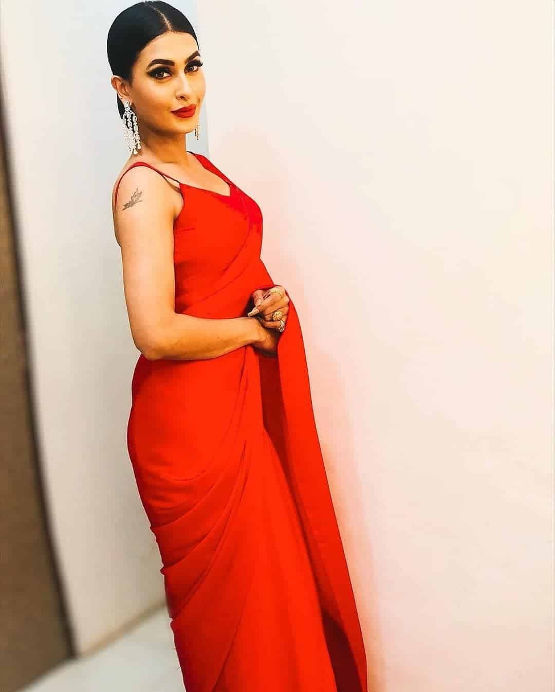 Saree Poses Images