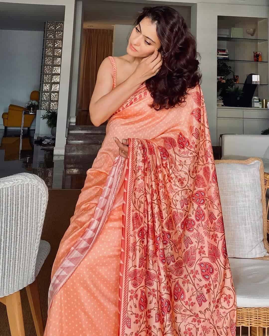 Saree Poses Pics