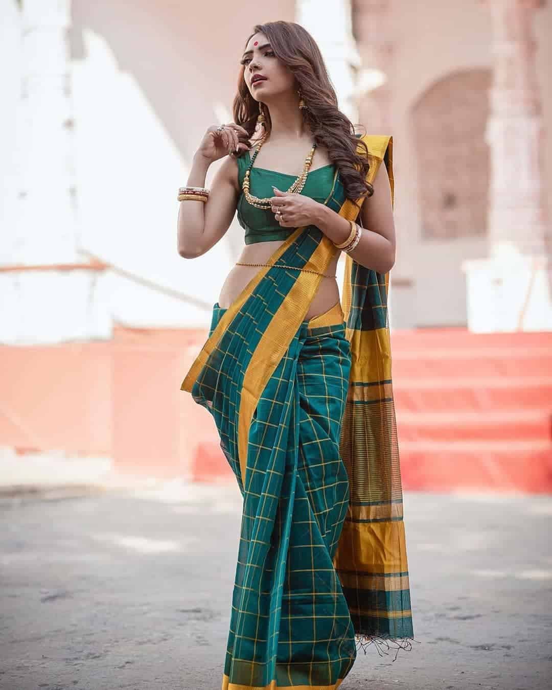 Saree Photo Pose