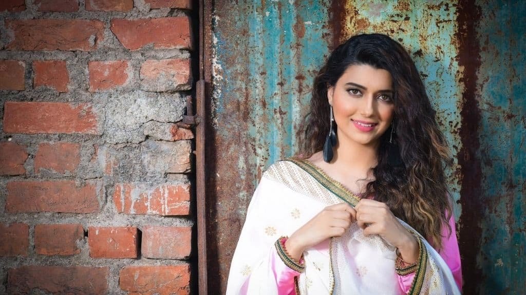 Nimrat Khaira Thumbnail